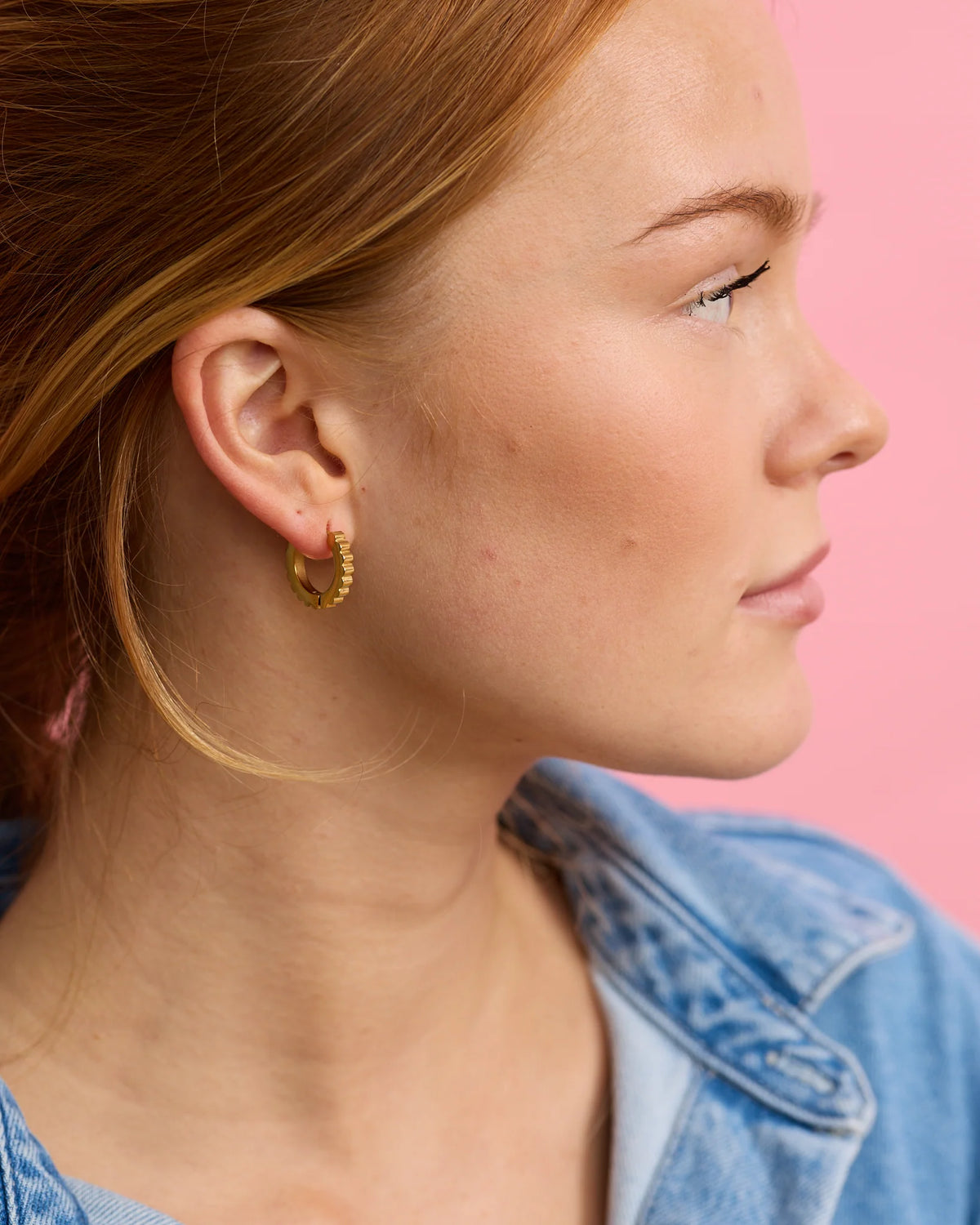 Scallop Huggies Earrings- Gold