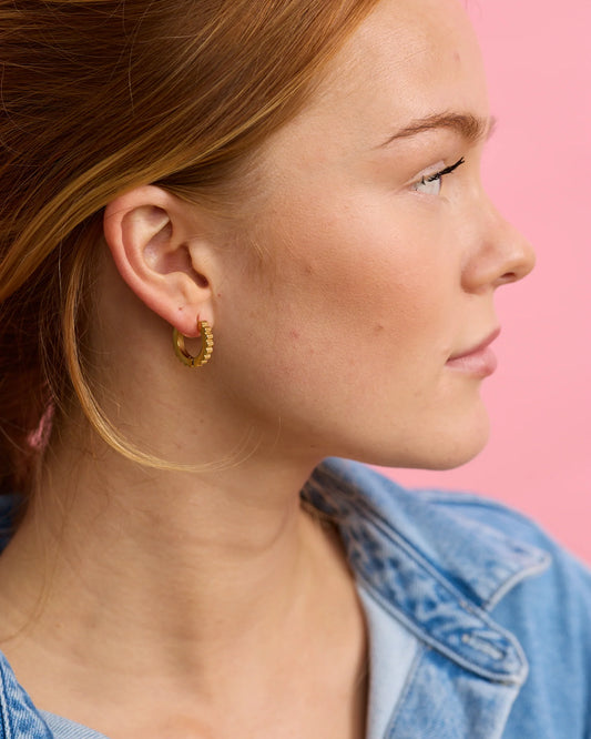 Scallop Huggies Earrings- Silver