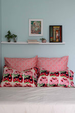 Load image into Gallery viewer, Blossomy Pillowcase Set