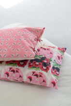 Load image into Gallery viewer, Blossomy Pillowcase Set