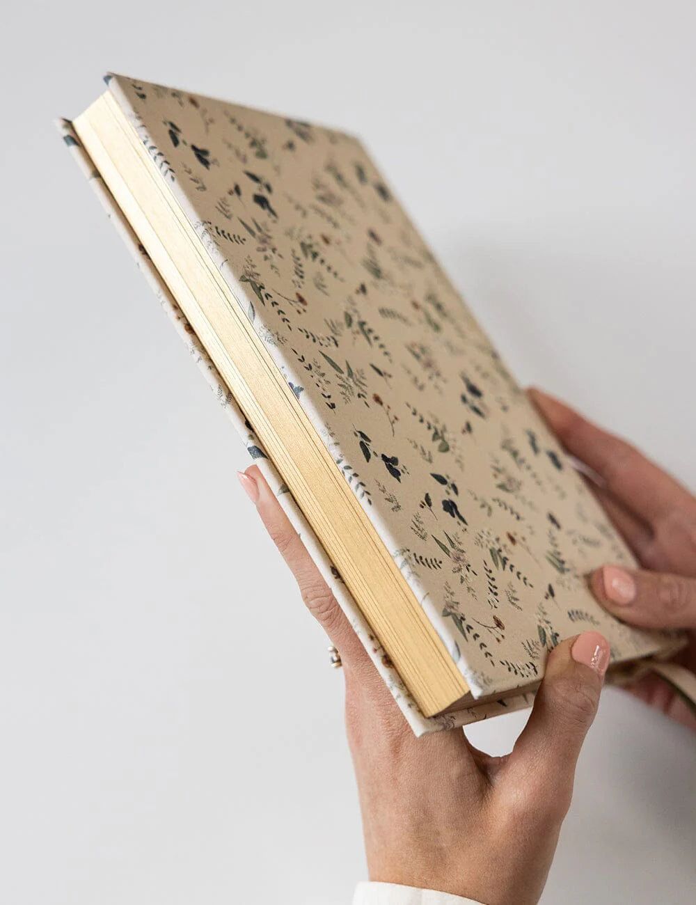 2026 Desktop Linen Bound Planner - Button Fern