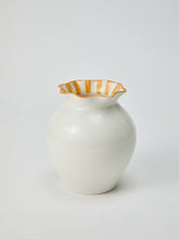 Load image into Gallery viewer, Blossom Squat Mustard Vase